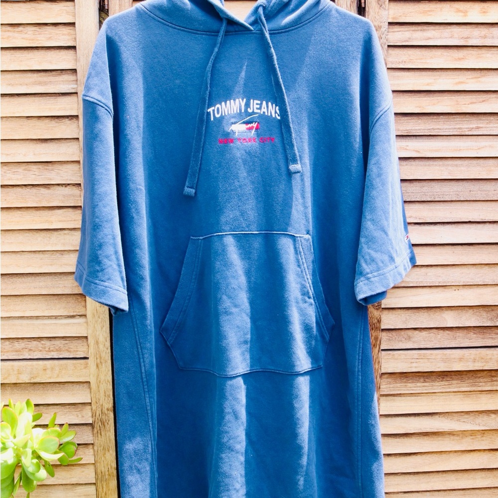 Vintage Tommy Hilfiger Navy Hoodie with Red Accents